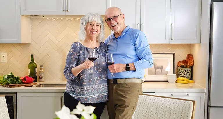 Man and woman with wine glasses in kitchen